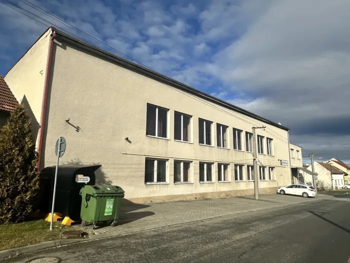 Boční průčelí z ulice