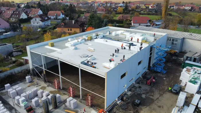 Nová hala pod střechou